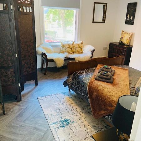 Funky Cozy Cottage With Outside Space Истбурн Экстерьер фото