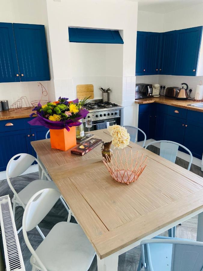 Funky Cozy Cottage With Outside Space Истбурн Экстерьер фото