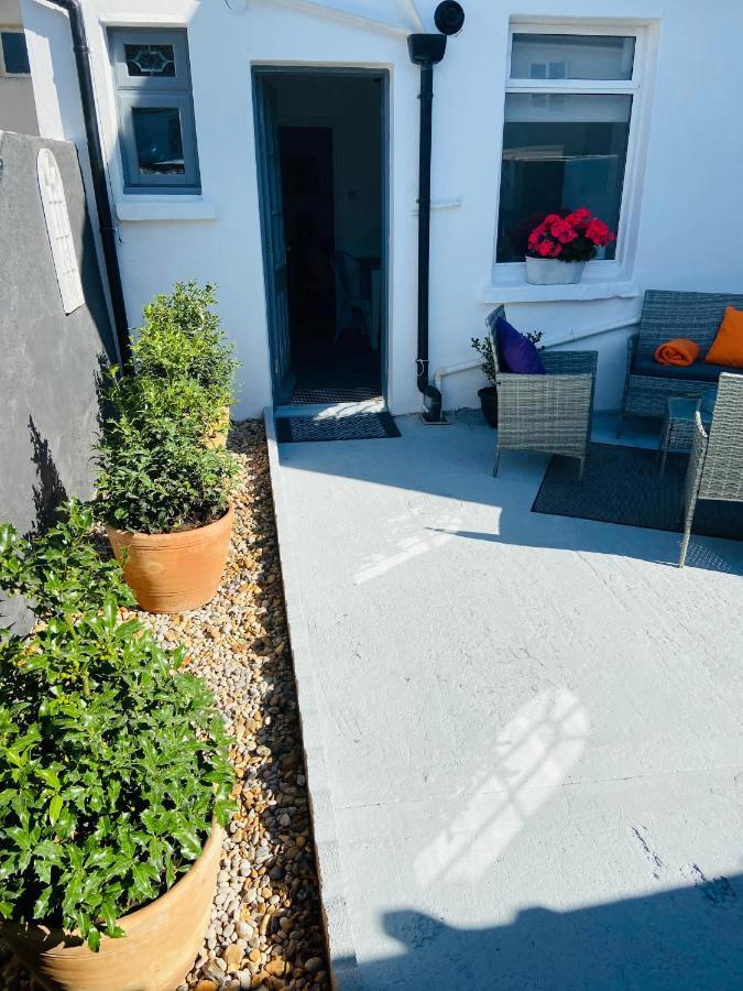 Funky Cozy Cottage With Outside Space Истбурн Экстерьер фото